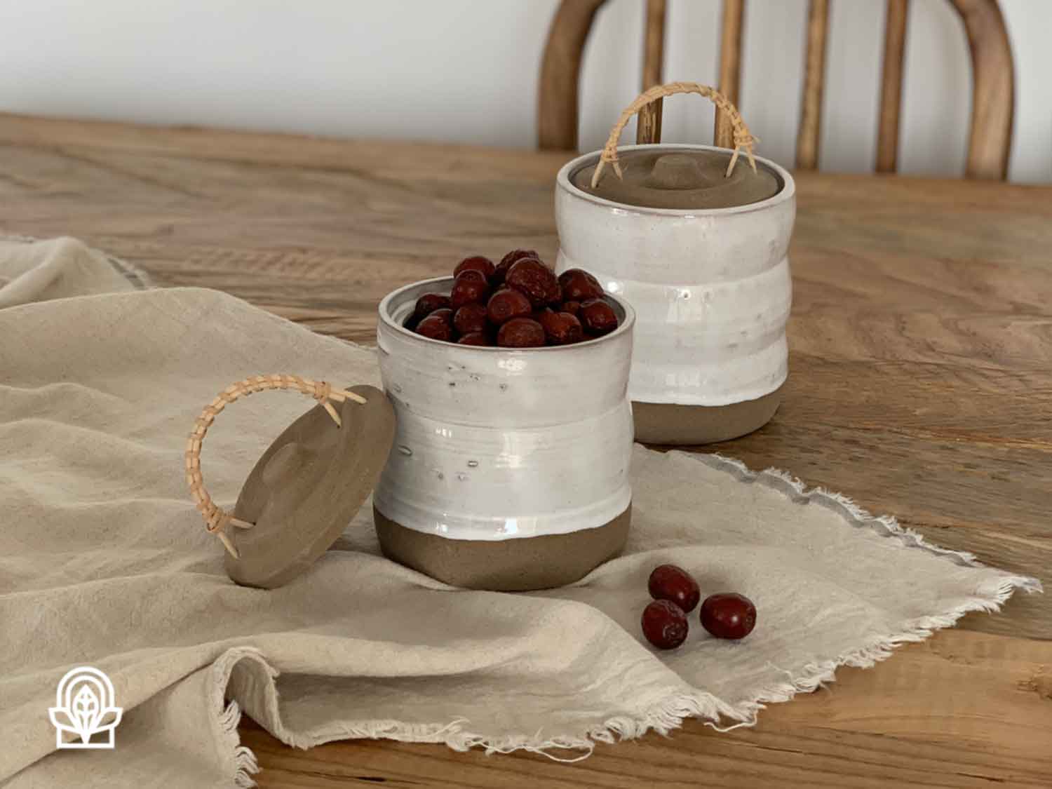 بانکه سرامیکی با دستگیره چوبی