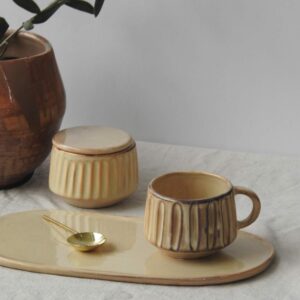 فنجان شیار دار کرم